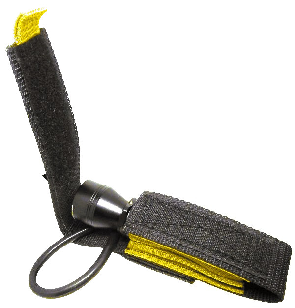 Карман закрывается надежной липучкой, чаще всего используется для небольших фонарей с одним аккумулятором внутри.