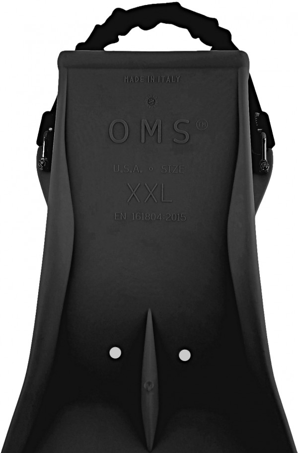 Подошва умеренной жесткости защищает стопу от контакта с камнями.