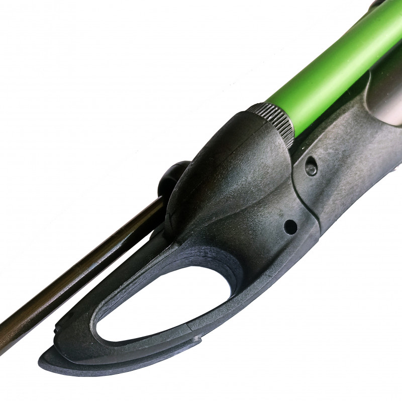 Оголовье «закрытого типа» - скоба для фиксации гарпуна сверху надульника для лучшего центрирования и упрощения зарядки.