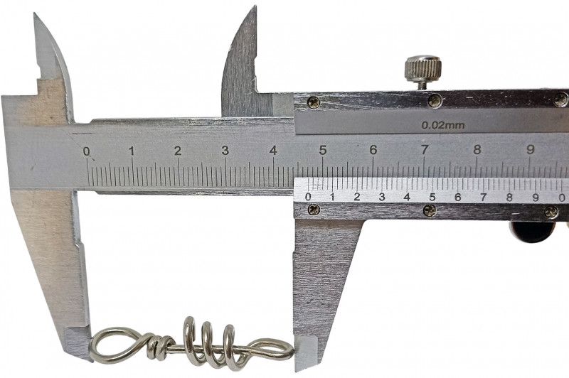 Длина карабина около - 4.7см.