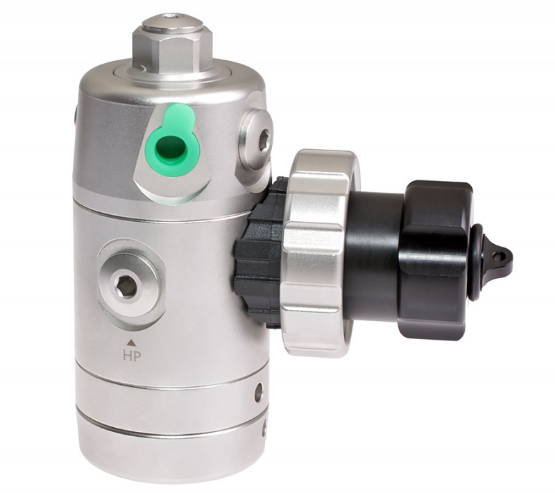 Поворотная турель с 5 портами низкого давления и 2 портами высокого давления позволяет удобно размещать шланги и дополнительное оборудование.