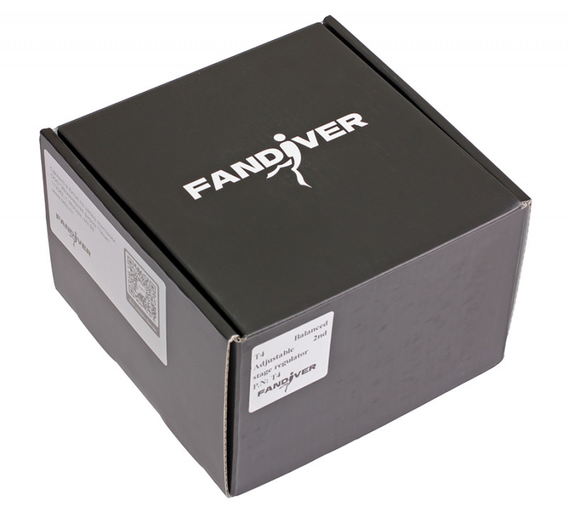 Поставляется в фирменной коробке.