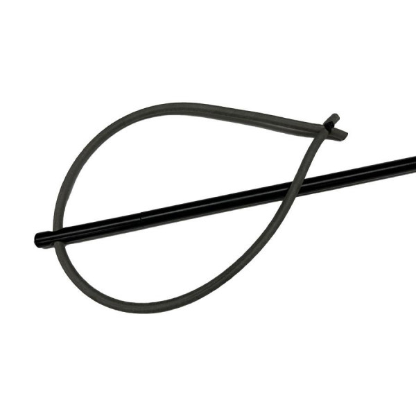 Для приведения слинга в боевое положение натяните петлю резинового шнура вдоль ствола по направлению к наконечнику - на половину или на всю длину, в зависимости от требуемой мощности выстрела. Удерживайте шнур в натянутом состоянии. При прицеливании и подходе к рыбе отпустите петлю: резиновая тяга сократится и толкнет пику вперед.