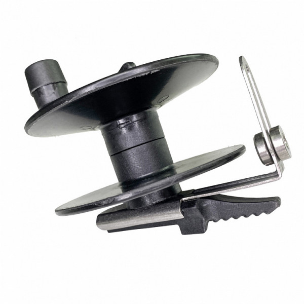 Направляющая с системой крепления выполнены из металла. Это также делает катушку более прочной и долговечной.