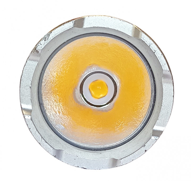 Высокоэффективный светодиод «XHP70» яркостью 3000 люмин, вклеенный на тепло отводящую подложку для существенного увеличения срока службы.