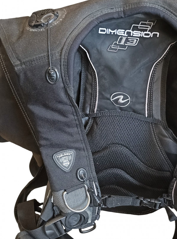 Альтернативный верхний сбрасывающий клапан на правом плече.