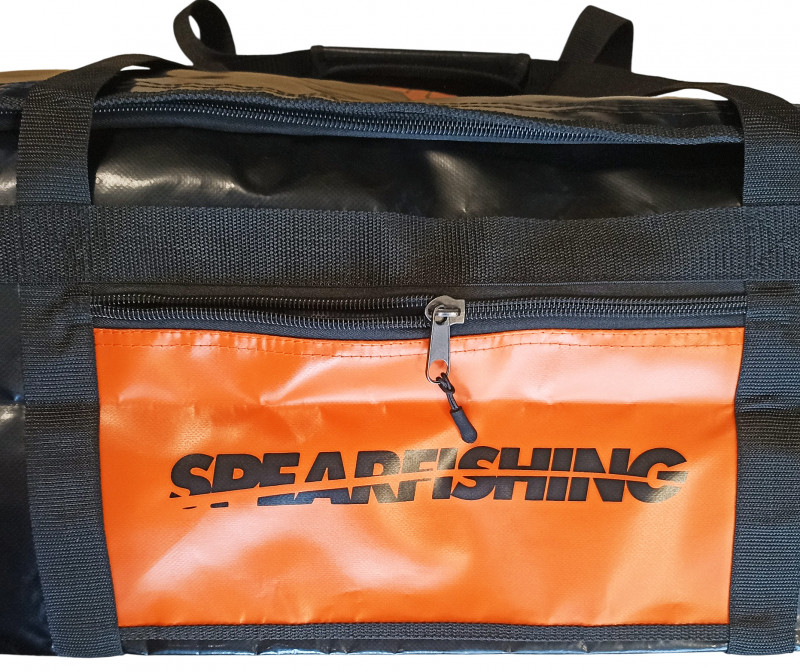 Сбоку фирменная надпись «SPEARFISHING» (ПОДВОДНАЯ ОХОТА). Карман для всяких мелочей на молнии.