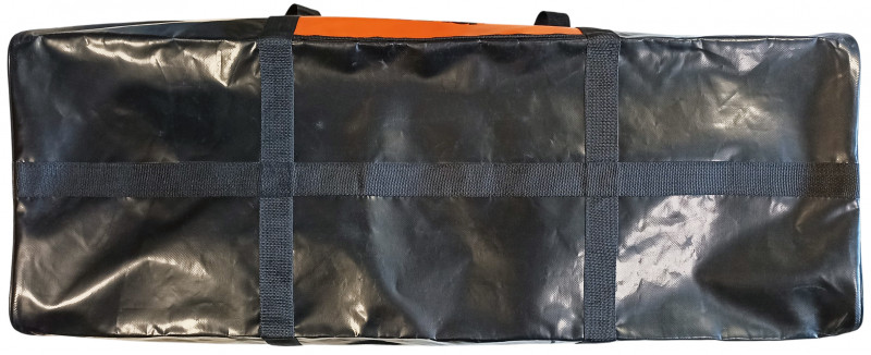 Лямки пропущены под дно сумки и надежно прошиты для максимальной прочности.