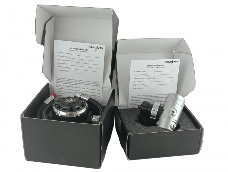 Комплект регулятора - это первая ступень F3 DIN в фирменной картонном боксе, вторая ступень D4 в фирменной картонном боксе, гибкий шланг в оплетке длиной около 75см, гарантийный талон на 1 год.
