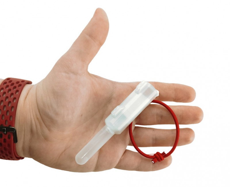 Подходит для рекреационного и технического дайвинга, подводной охоты, спасательных операций и любой активности на воде, ведь упавшие в воду вещи начинают моргать ярким зеленым цветом, как минимум, сигнализируя, что им мокро.