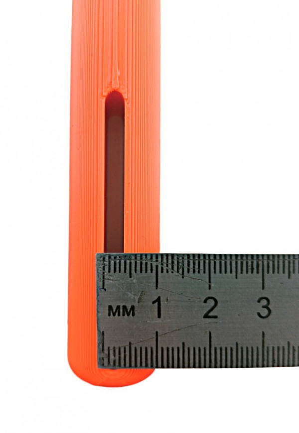 Ширина внутренней прорези - около 0.4см.