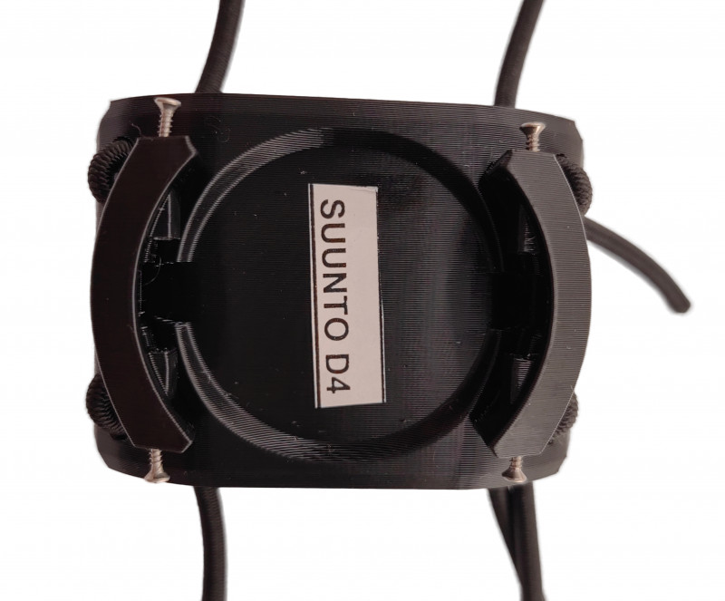 Компьютер крепится в держателе с помощью винтов (они в комплекте).