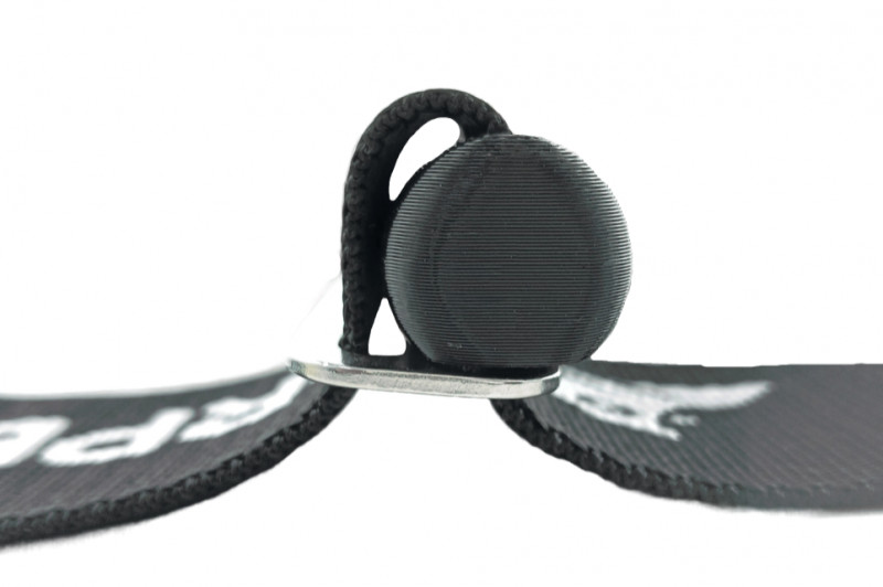 Рекомендуем использовать двухщелевую пластиковую или стальную стопорную пряжку для того, чтобы уменьшить риск утери в воде.