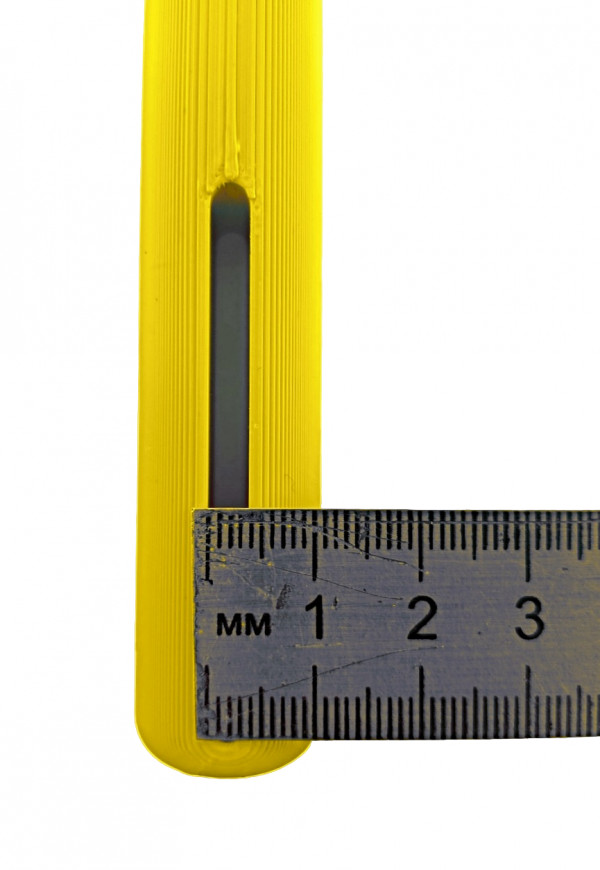 Для удобства крепления палочки к поясу имеется прорезь, ее ширина - около 0.4см.