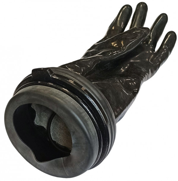 Немного похабно выполнены резиновые накладки (из автомобильной камеры), что не сказывается на функционале и работоспособности системы. При сушке перчаток на очень горячем источнике тепла кольца может повести, они немного меняют геометрию и после этого либо плохо, либо вовсе не застегиваются на сухаре.