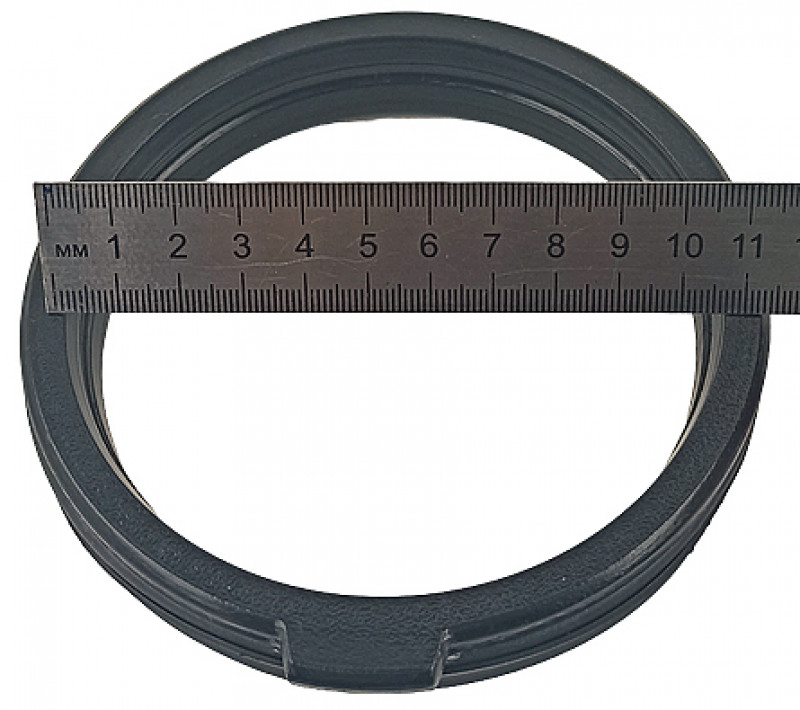 Внутренний диаметр перчаточного кольца - примерно 10.5см.