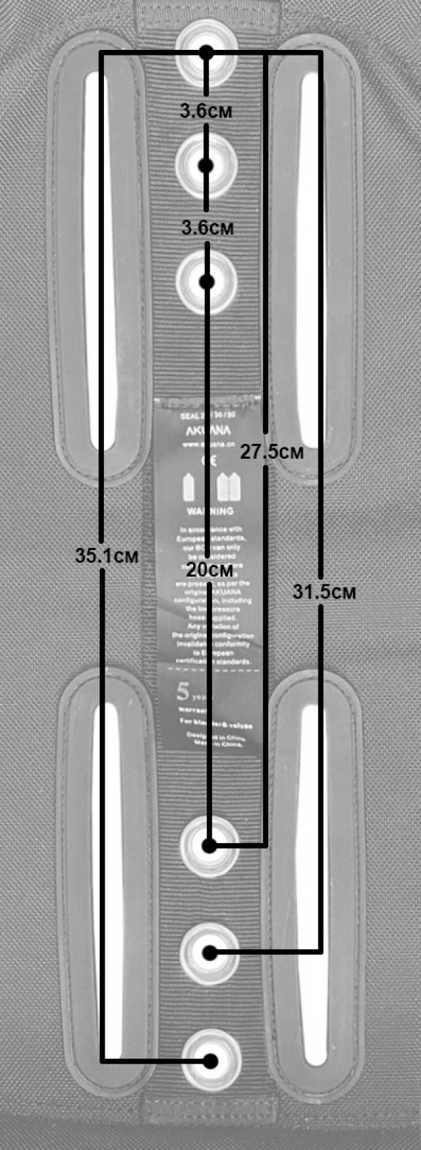 Диаметр крепежного люверса - 12мм. Расстояние от центра верхнего люверса до центра нижнего - 35.1см, между центрами соседних люверсов - 3.6см, расстояние между ближайшими внутренними люверсами - 20см.