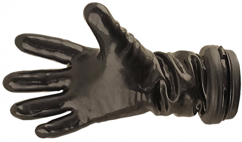 Приятный бонус - в комплекте с кольцами идет пара герметичных перчаток, правда размера XL (10), которого порой не хватает.