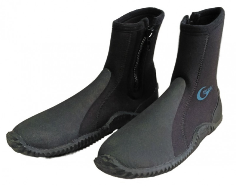 Состояние хорошее. Предназначены для защиты ног аквалангиста от холодной воды и порезов, сохраняя при этом хорошую подвижность стопы. Боты можно порекомендовать подводным охотникам в ластах с закрытой пяткой.