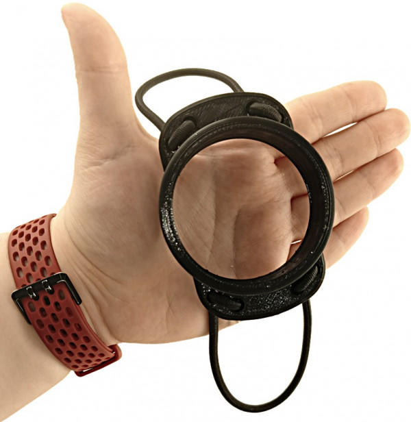 Внутренний диаметр держателя - около 5см.