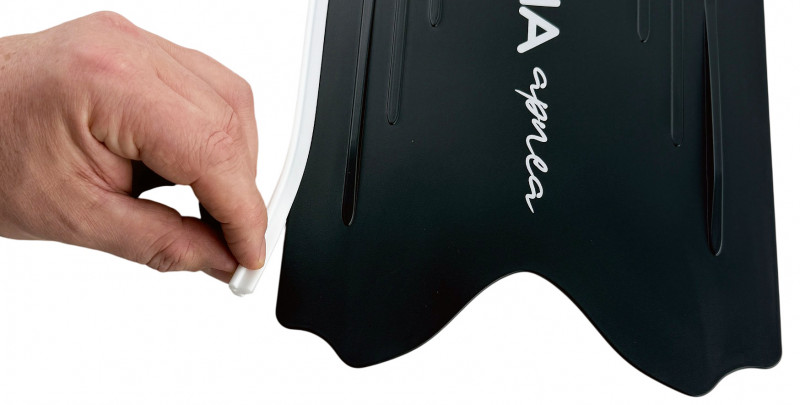 Отбортовка устанавливается на любые лопасти путем приклеивания, подойдет клей для резины и пластика, который остается эластичным после высыхания.