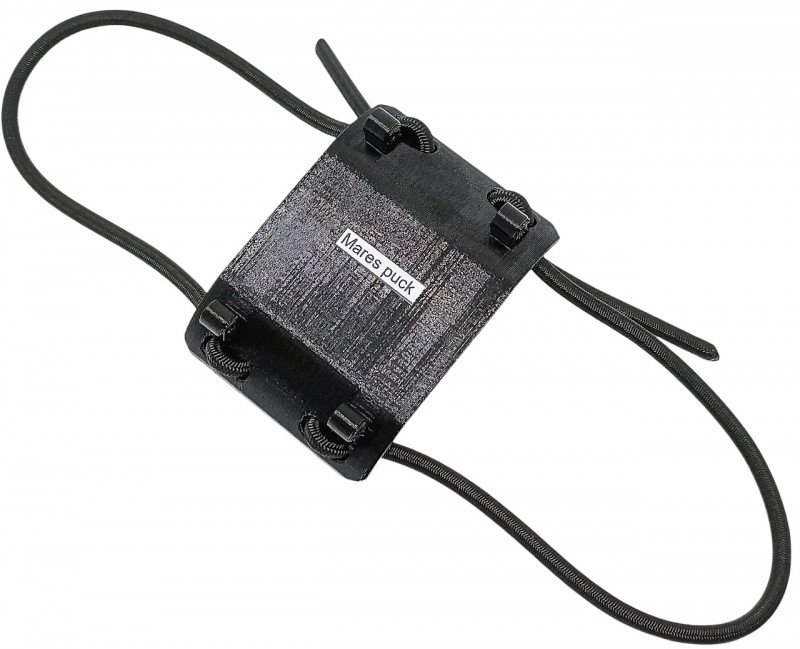 Профессиональный и очень удобный держатель подводного компьютера MARES PUCK на руку с резинками.