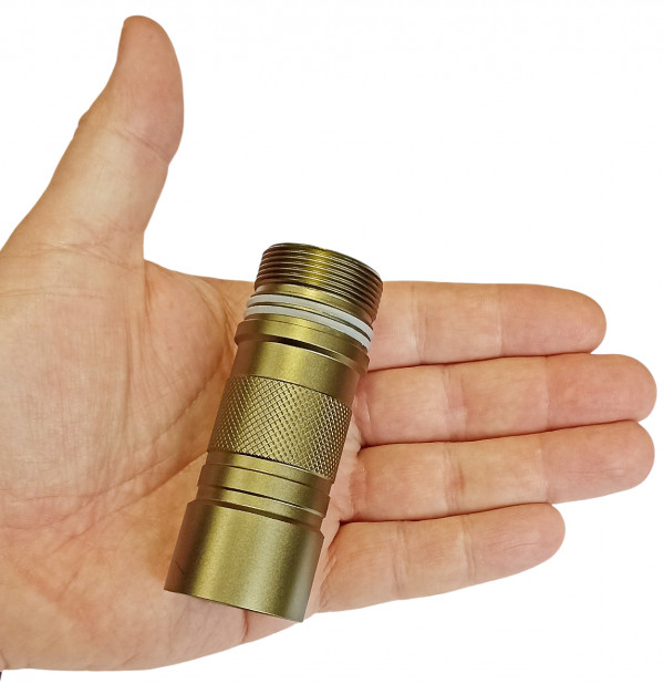 Габаритный размер удлинителя - около 8.8х3.4см, под формат современного аккумулятора 26650.