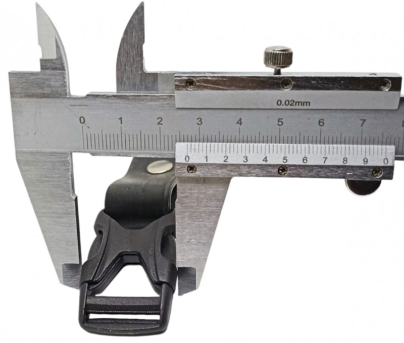Ширина пряжки - примерно 2.7см.
