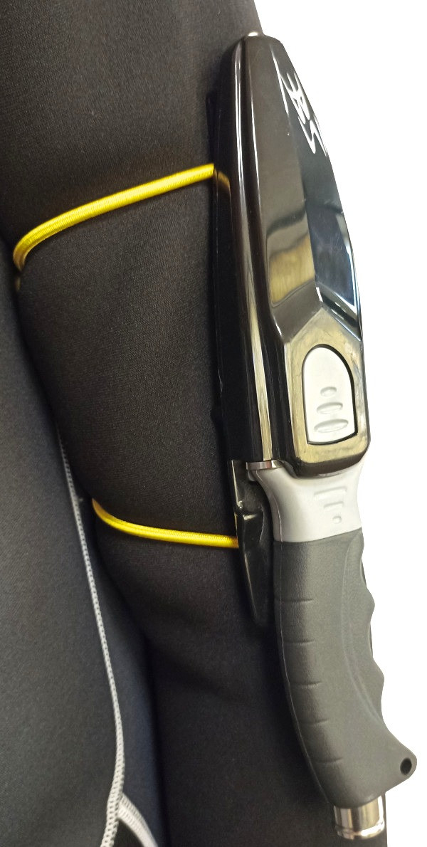 Ремешки-резинки обладают хорошей эластичностью, благодаря этому, они проще снимаются и надеваются, а также легко двигаются по руке или ноге ныряльщика.