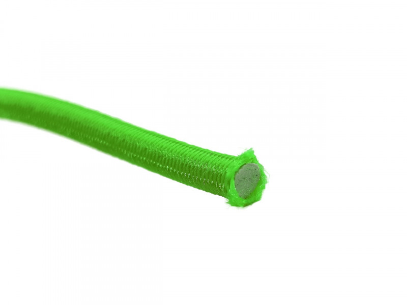 В наборе две резинки примерно по 50 сантиметров каждая. Внутри такой резинки находится пучок латексных жгутов, снаружи - прочная нейлоновая оплетка, позволяющая при этом резиновым жгутам хорошо тянуться.