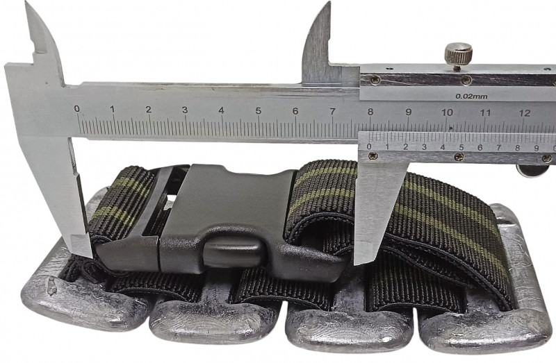 Длина пластиковой пряжки - около 8см.