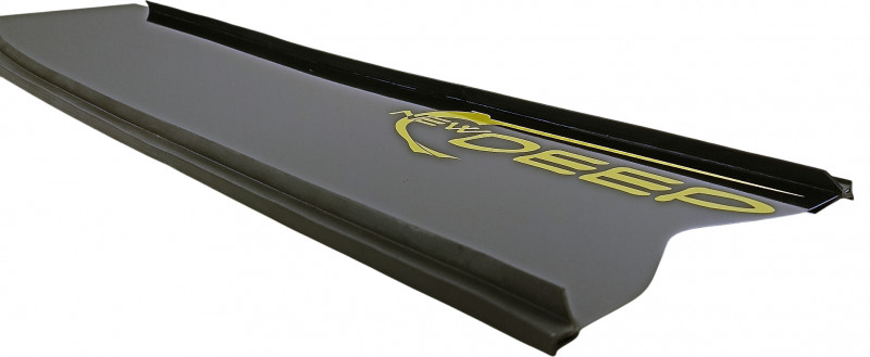 Резиновая отбортовка по всей длине обеспечивает дополнительную защиту от ударов и гидродинамическую стабильность при гребке.