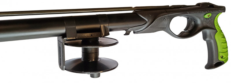 Катушку можно установить на арбалеты без направляющей гарпуна, также с помощью изоленты или хомутов.