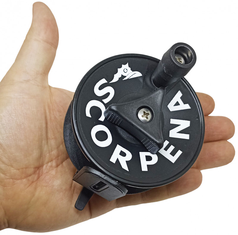 Весьма внушительный размер катушки (9х8.7х8.5см) позволит иметь линя с запасом.