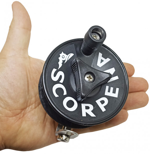 Весьма внушительный размер катушки (10х8.7х8.5см) позволит иметь линя с запасом.