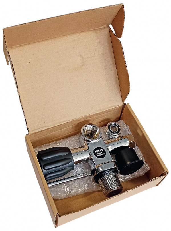 В комплекте: вентиль; уплотнительный О-ринг; шток безопасности забора воздуха; колпачок для защиты резьбы; «YOKE»-адаптер (вкрутка); заглушка отверстия под манифолд. Поставляется в аккуратной картонной коробке от производителя размером 15х11х5см.