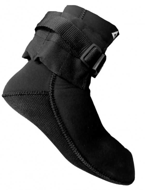 Определяемся с весом, размещаем на ногах перед входом в воду, плаваем не шлепая ластами по поверхности - все просто!