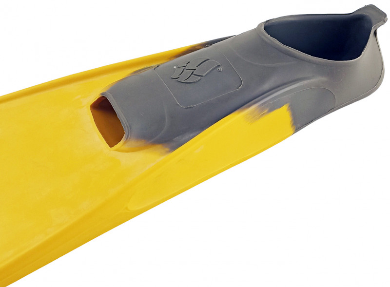 Эргономичная форма калоши позволяют совершенствовать технику работы ног, не нарушая естественную биомеханику движений.