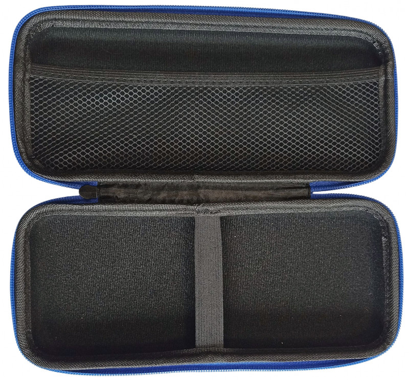 Основное отделение для одного или нескольких фонарей с креплением на резинке и сетчатый карман на откидной крышке.