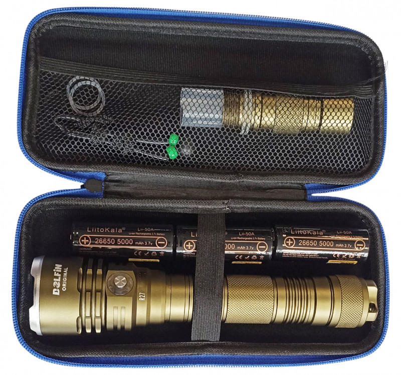 В чехол легко помещается любой фонарь компании DELFIN в полном комплекте. Правда R27 MAX для этого придется разобрать, отсоединив одну секцию.