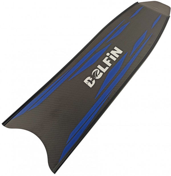 Край в виде «ласточкина хвоста» для лучшей стабилизации лопасти при гребке.