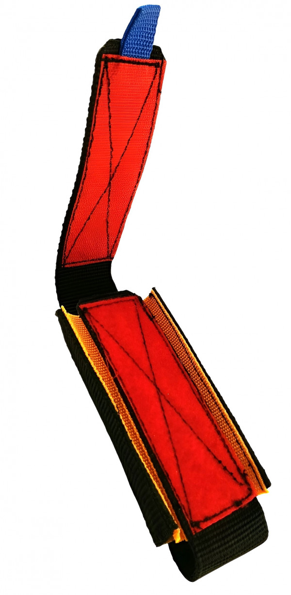 Карман закрывается надежной липучкой, чаще всего используется для средних фонарей с одним или двумя аккумуляторами внутри.