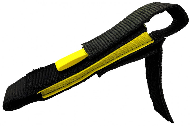 Благодаря жесткой и прочной кордуре содержимое едва ли пострадает при контакте с внешними предметами.