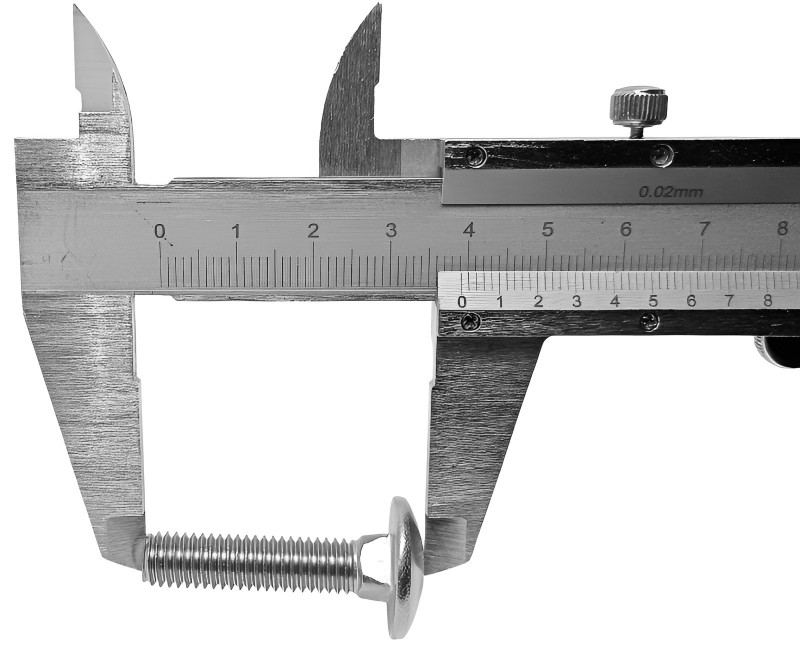 Длина болта около - 3.9см.
