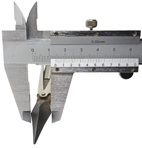 Максимальный диаметр головы - 1.4см.