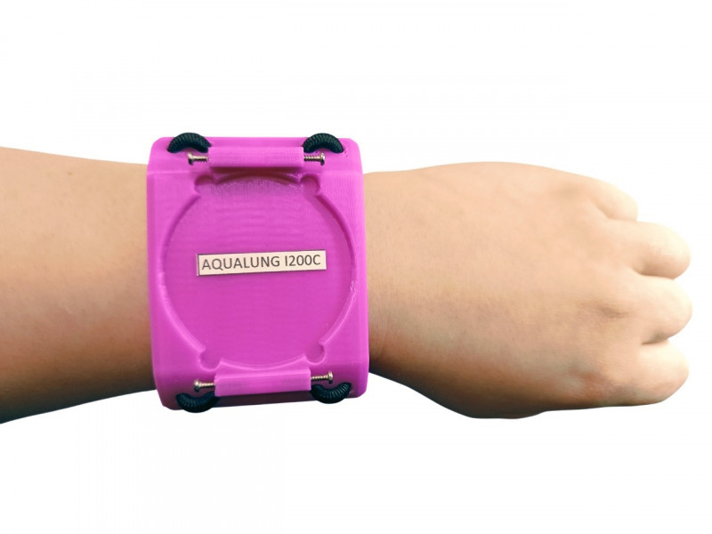 Держатель с резинками - удобная, надежная и правильная замена штатному ремешку прибора.