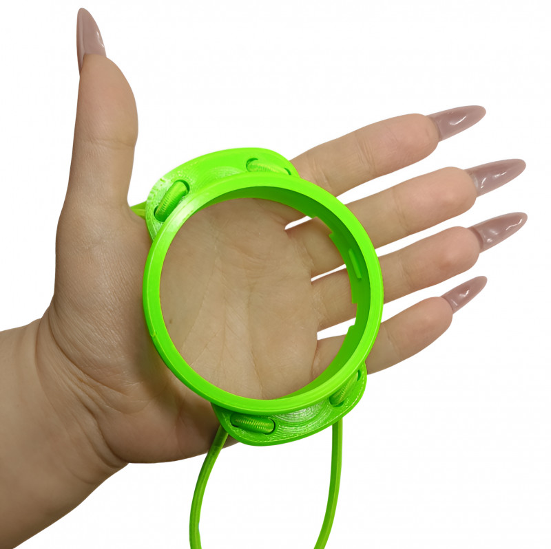 Внутренний диаметр держателя - примерно 6.3см.