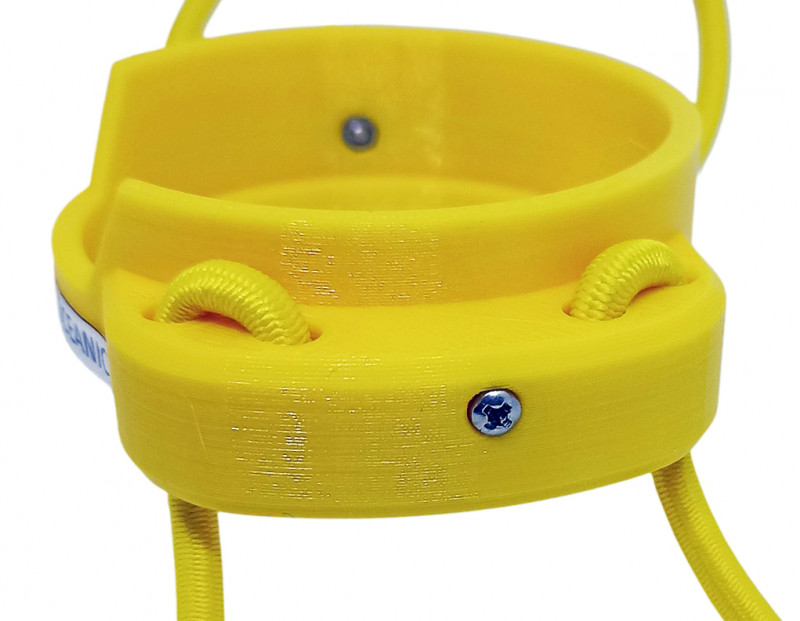 Компас надежно фиксируется внутри держателя прижимными болтами, расположенными по бокам.