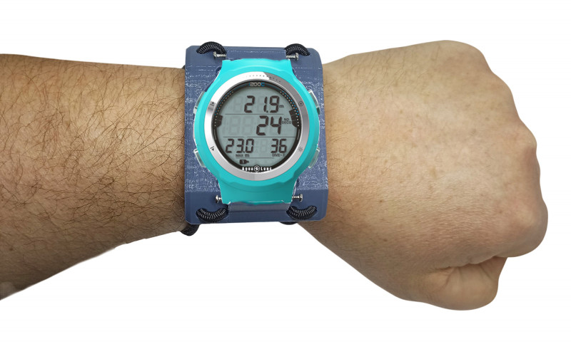 Держатель с резинками AQUALUNG «I200C» - удобная, надежная и правильная замена штатному ремешку прибора в дайвинге.