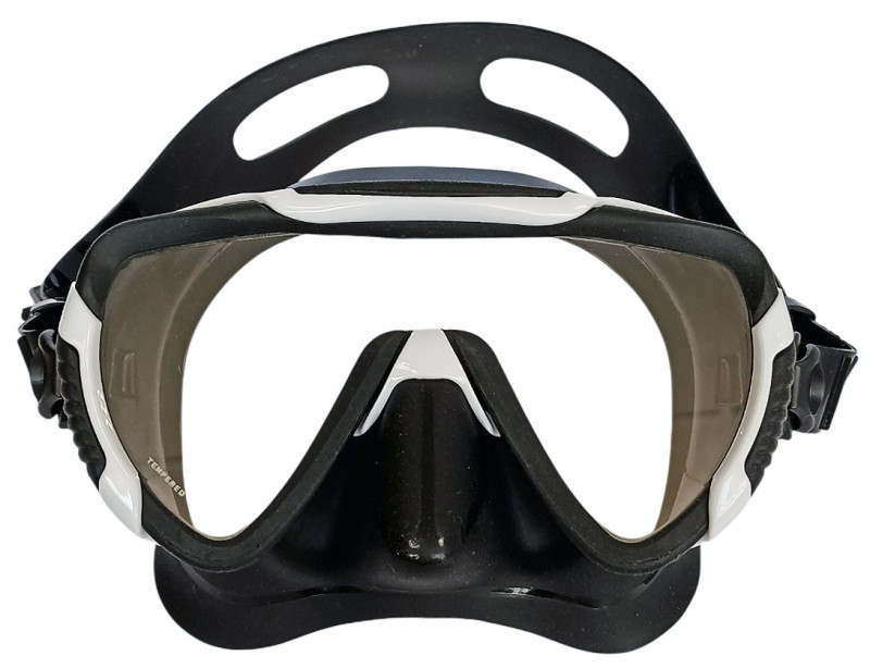 Бывшая в употреблении моностекольная маска «СКОРПЕНА MIAMI» подойдет для дайвинга, подводной охоты и сноркелинга, состояние хорошее.